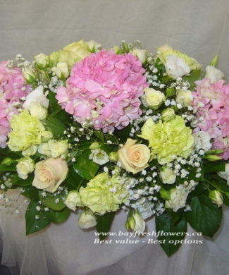 Wedding flowers and centerpieces in cream-pink colors